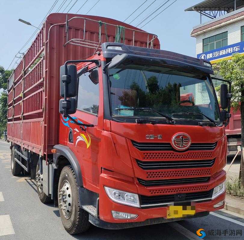 货车司机老周和跟车赵青小明的公路之旅