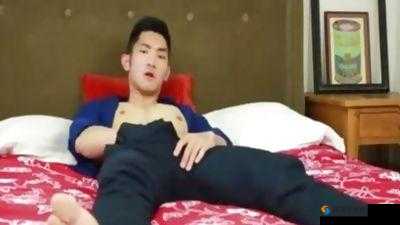 ChineseGay 男男民工的爱情故事：工地里的浪漫与坚韧