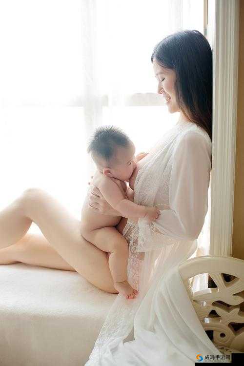 人妻哺乳初青 2013：喂养孩子的温暖瞬间