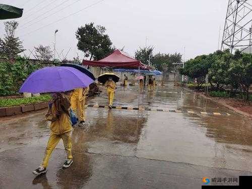 下雨天老师风雨无阻赴学生家进行补课