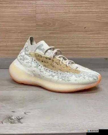 yeezy380 蜜桃粉与白色的魅力：独特时尚之选